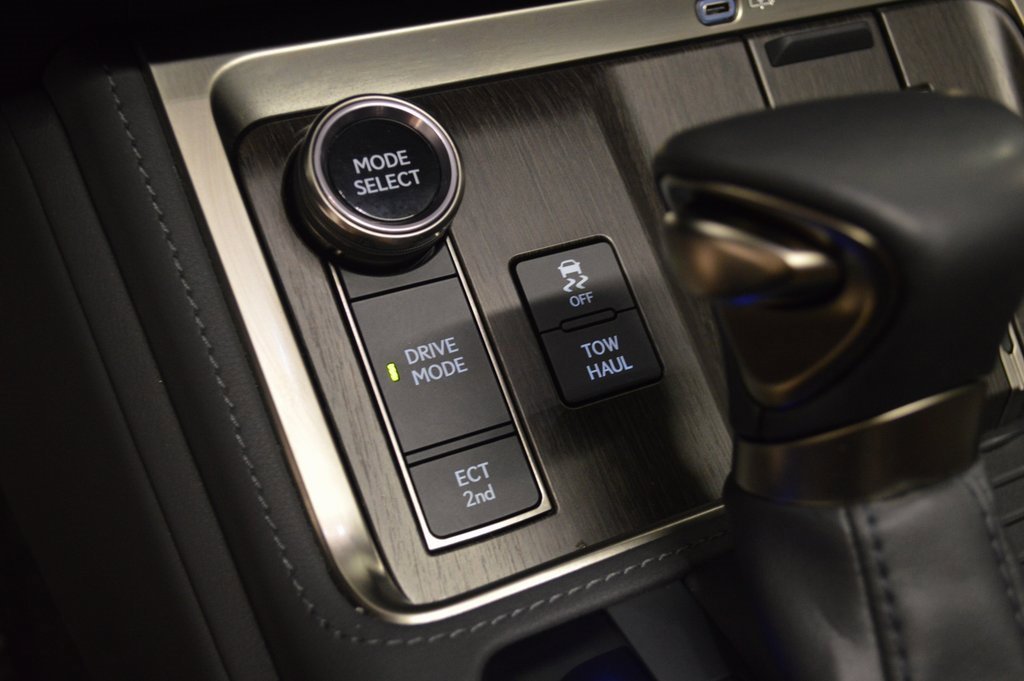 Used 2024 Lexus GX 550 w/ Accessory Package (Z1) image 28