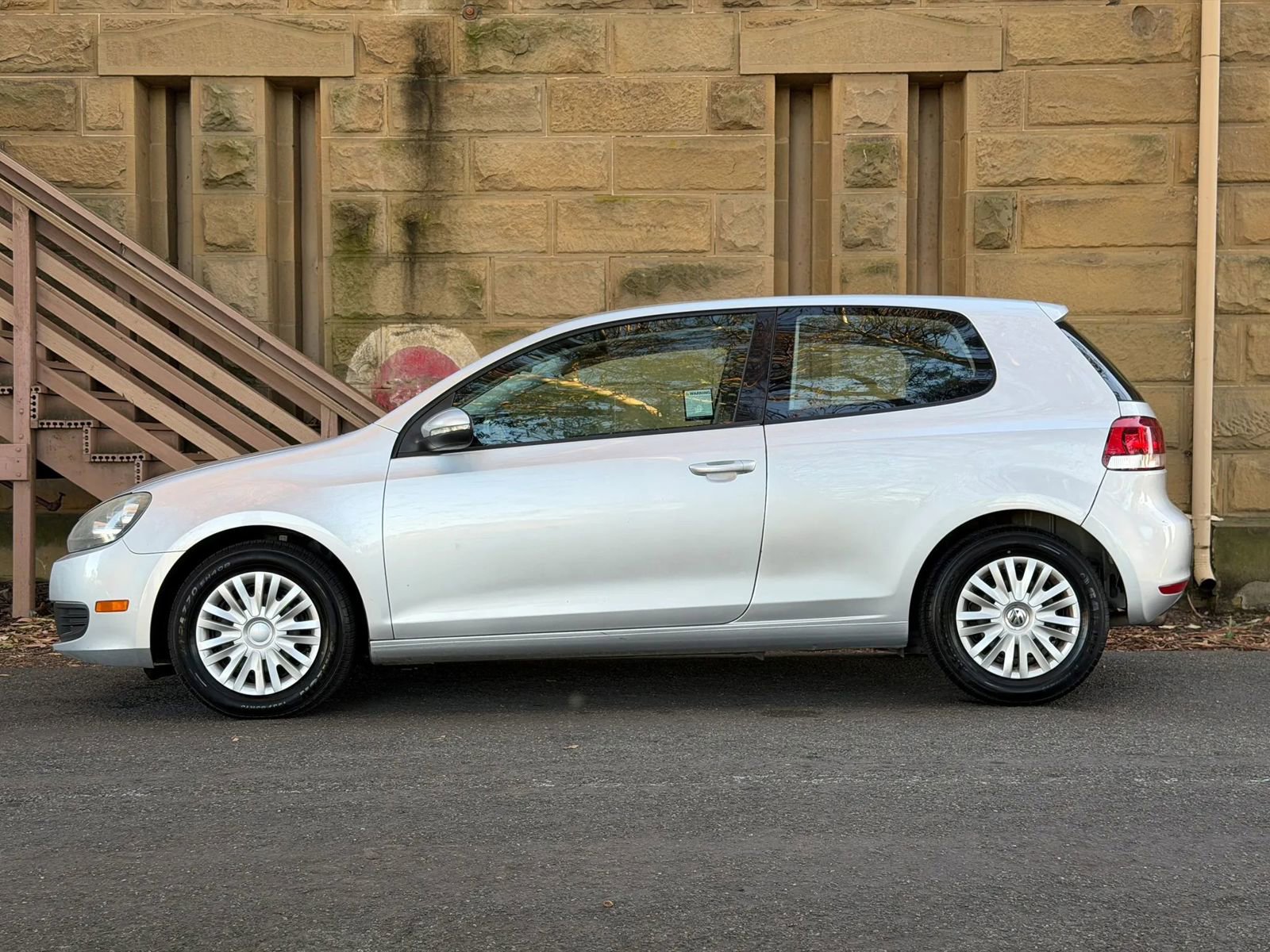 Used 2012 Volkswagen Golf 2-Door FWD image 29