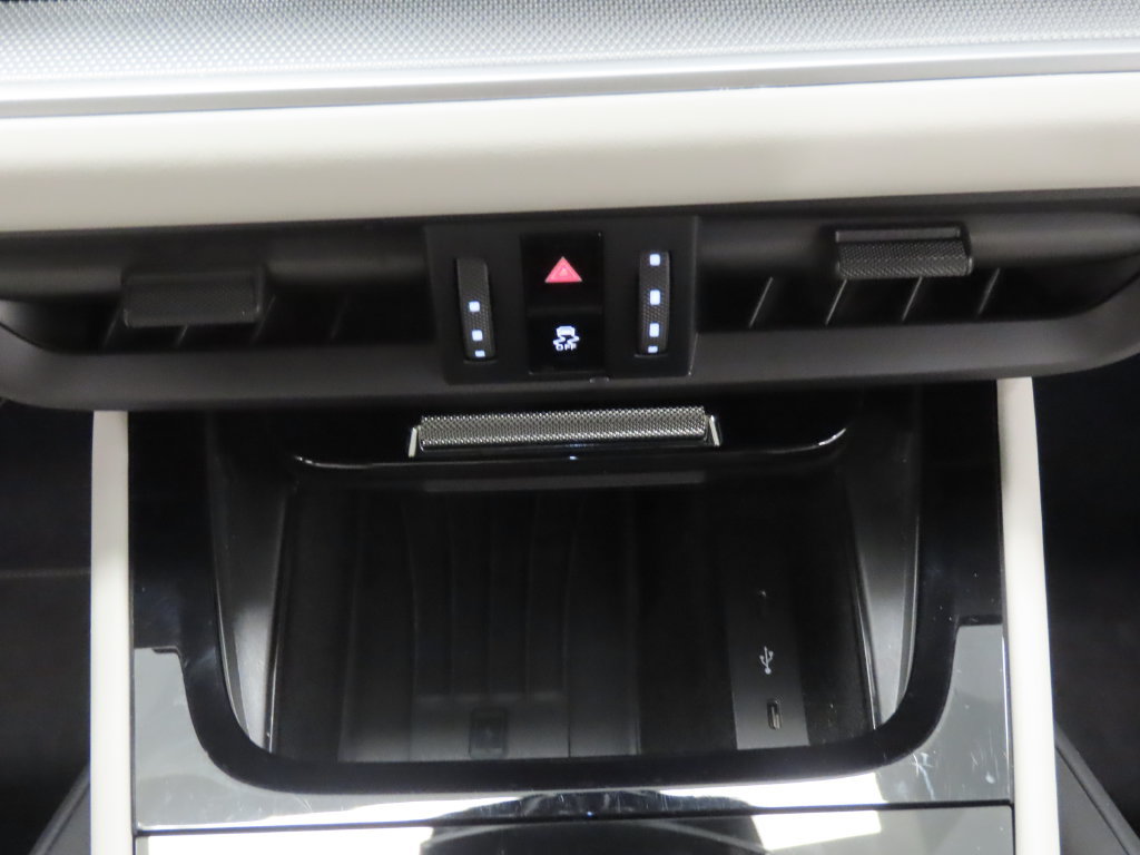 Certified 2025 Porsche Cayenne AWD/4WD image 28