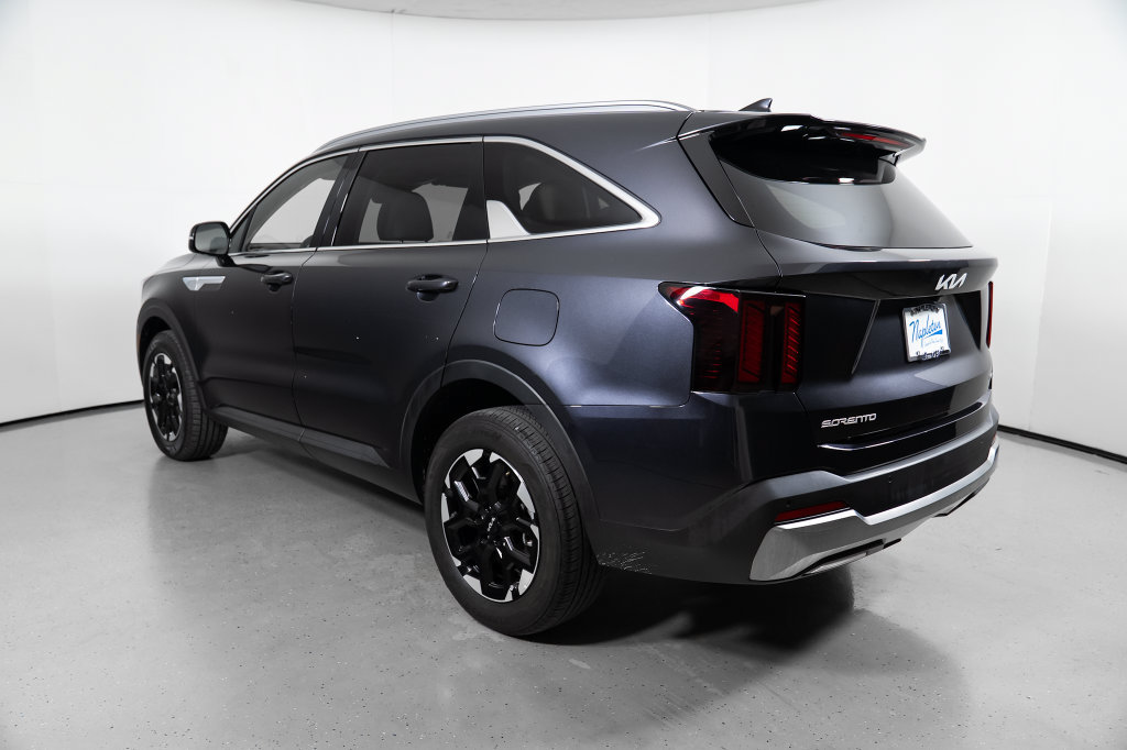 Used 2025 Kia Sorento S AWD/4WD image 12