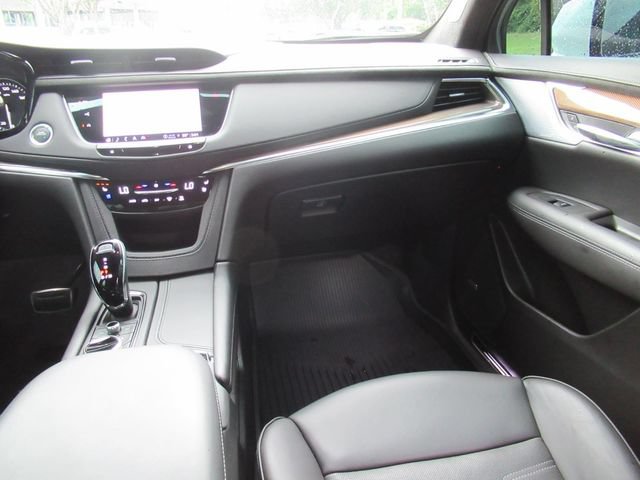 Certified 2024 Cadillac XT5 Sportv w/ Platinum Package AWD/4WD image 15