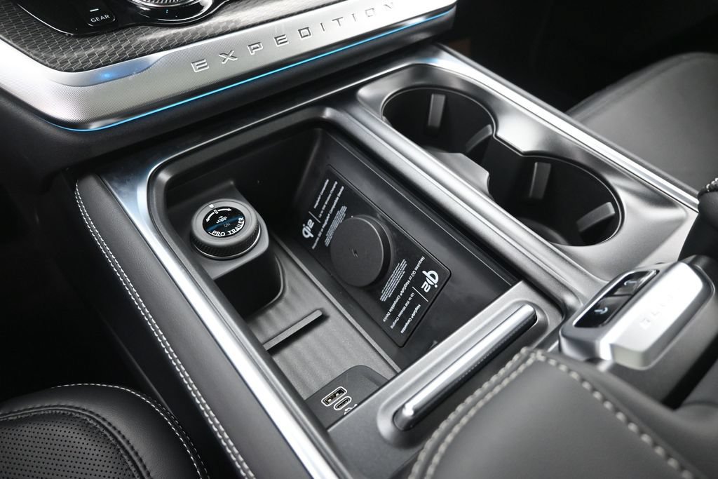 New 2027 Ford Expedition Platinum w/ Stealth Appearance Package RWD image 29