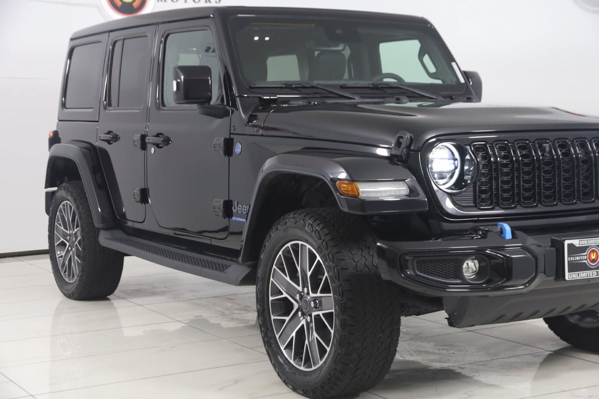 Used 2024 Jeep Wrangler High Altitude AWD/4WD image 32