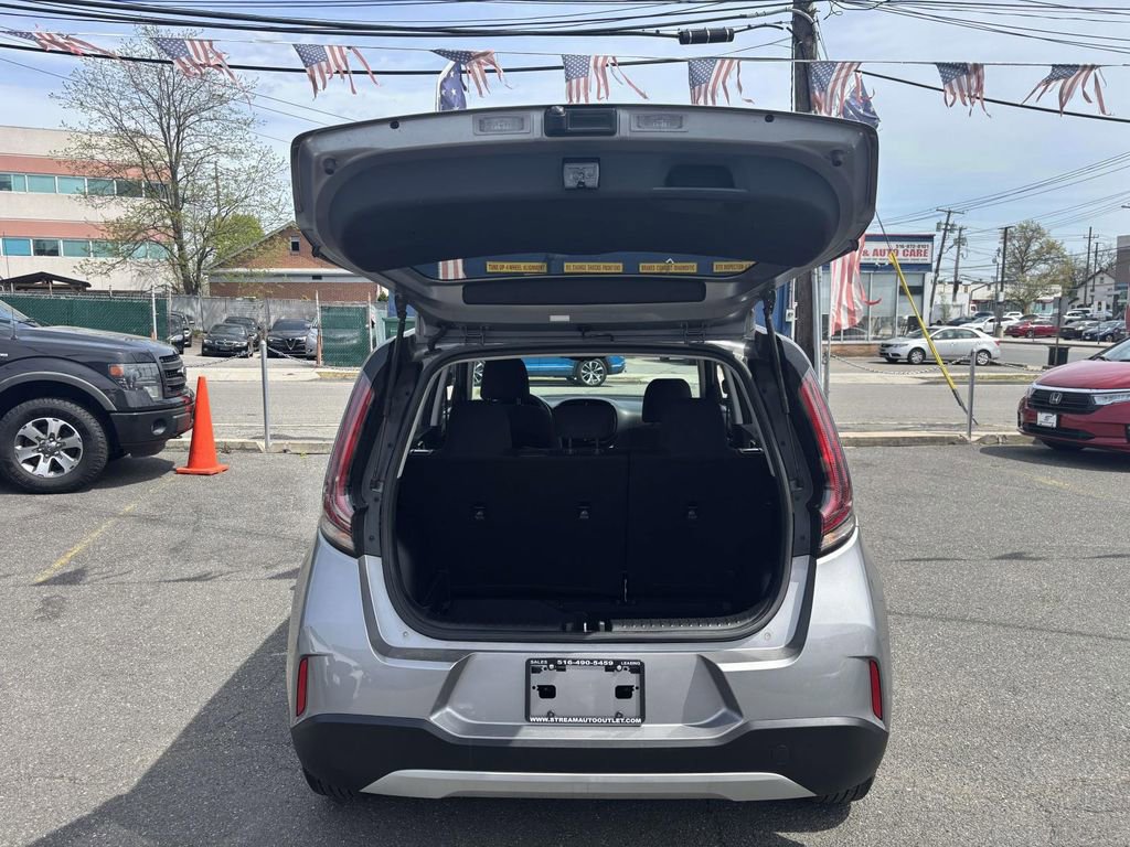 Used 2023 Kia Soul S FWD image 7
