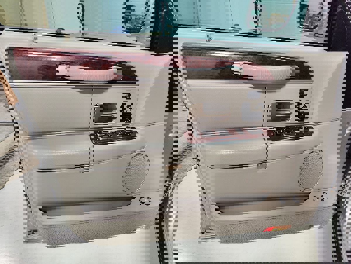 Used 2004 Lincoln Town Car Ultimate image 22