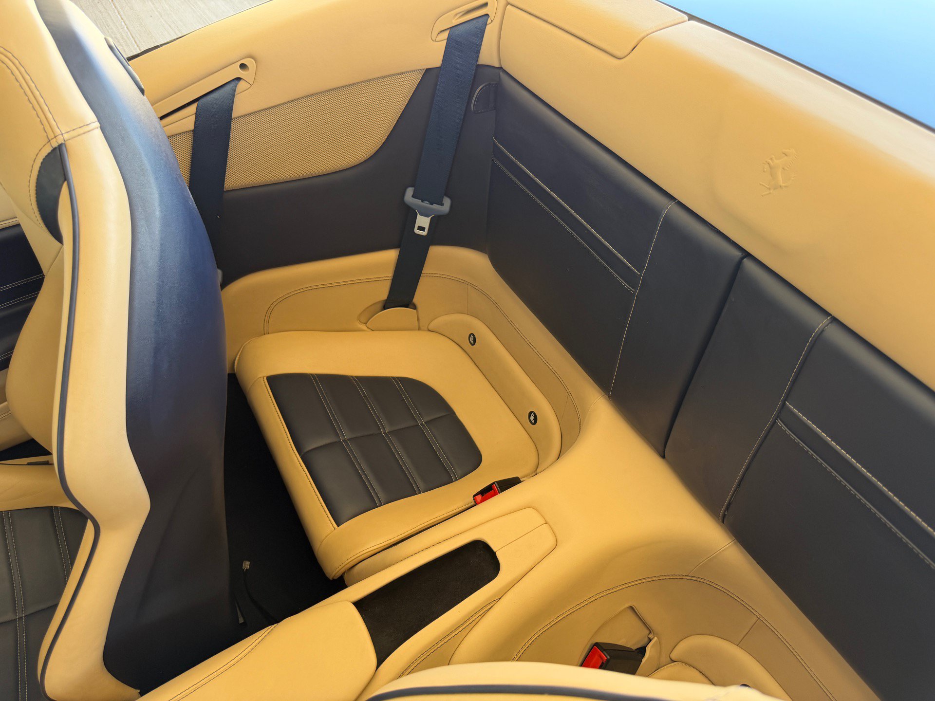 Used 2015 Ferrari California T RWD image 32