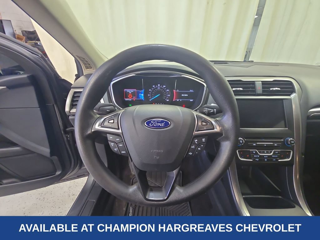 Used 2017 Ford Fusion SE w/ Fusion SE Technology Package FWD image 14