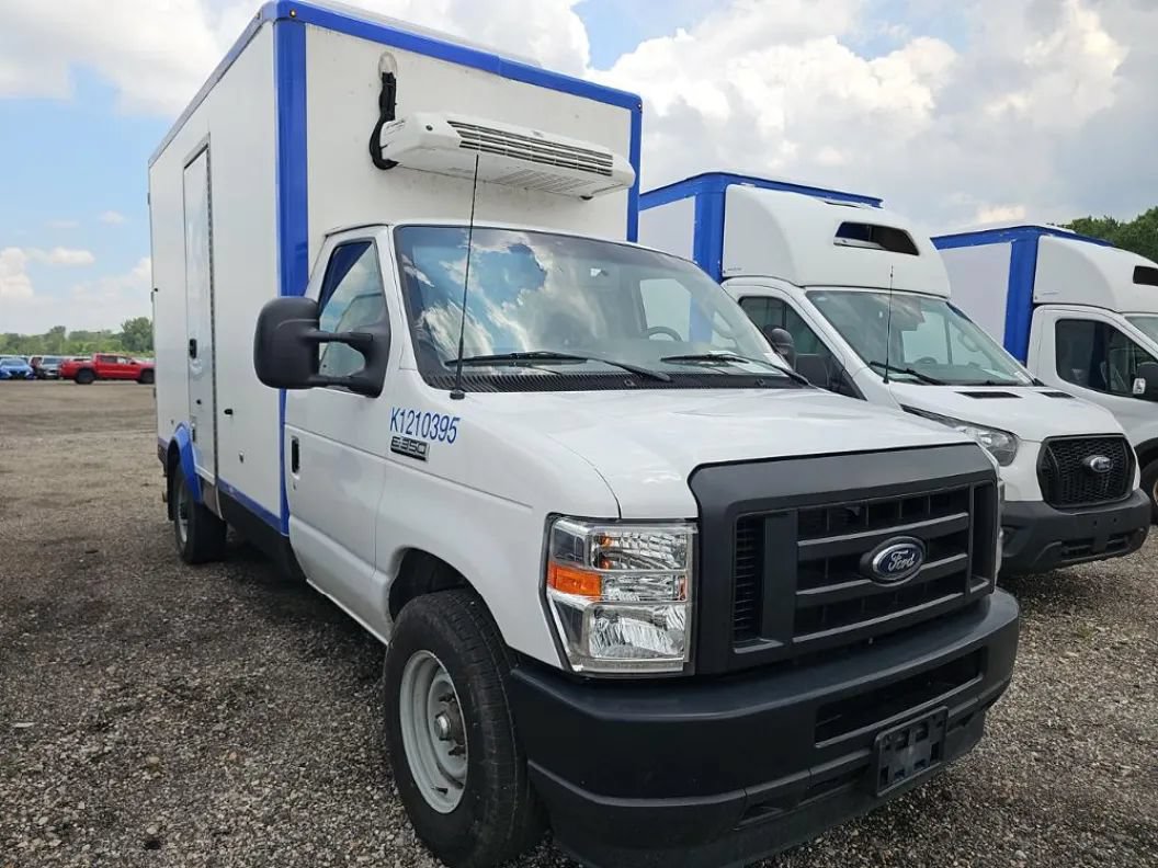 Used 2023 Ford E-350 and Econoline 350 Super Duty w/ Power Windows & Locks Group RWD image 3