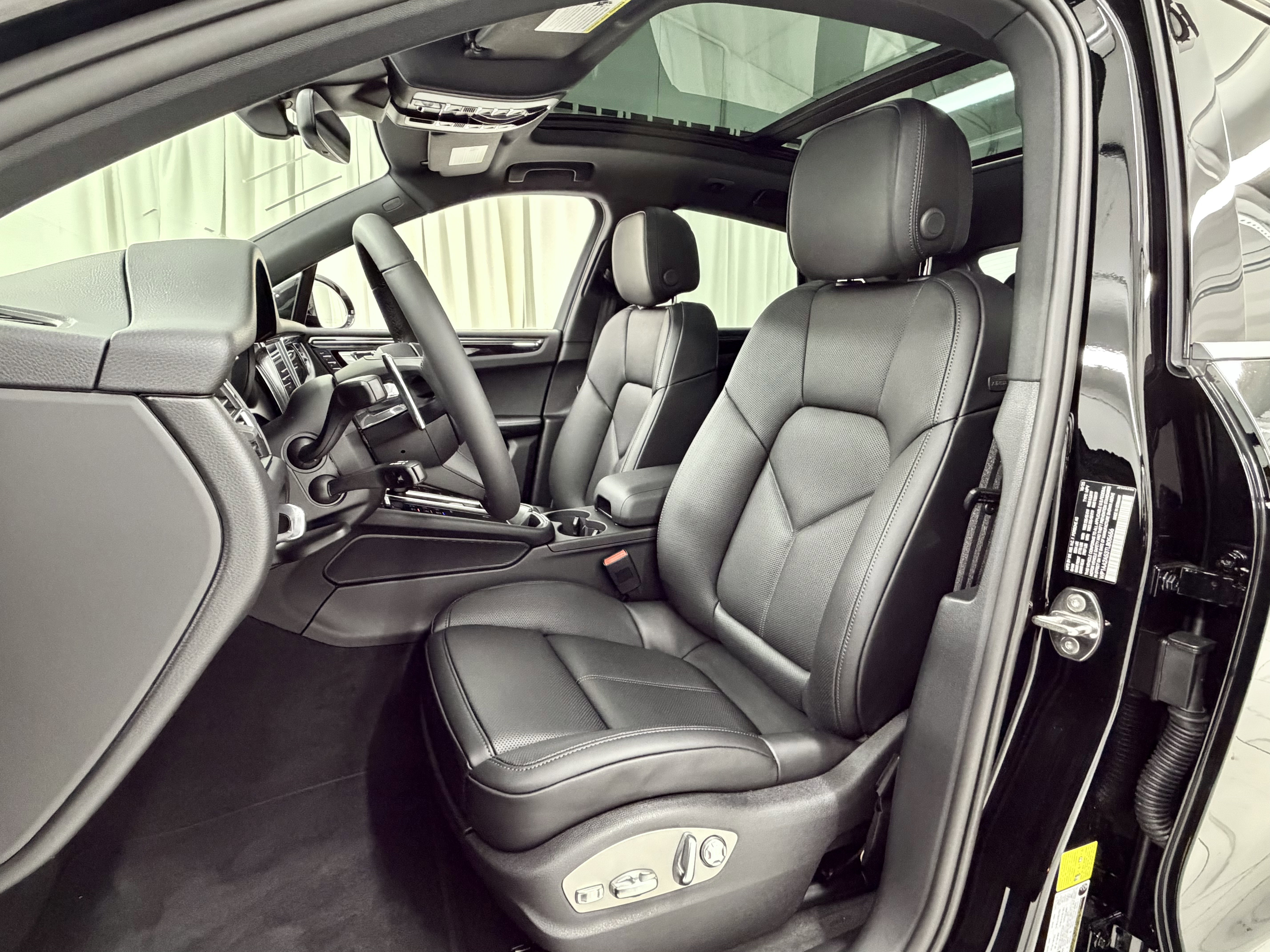 New 2026 Porsche Macan image 30