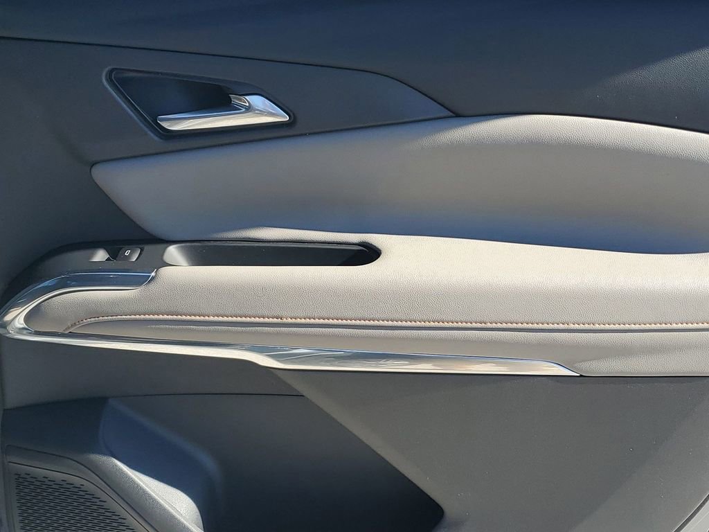 Used 2025 Chevrolet Traverse LT image 44