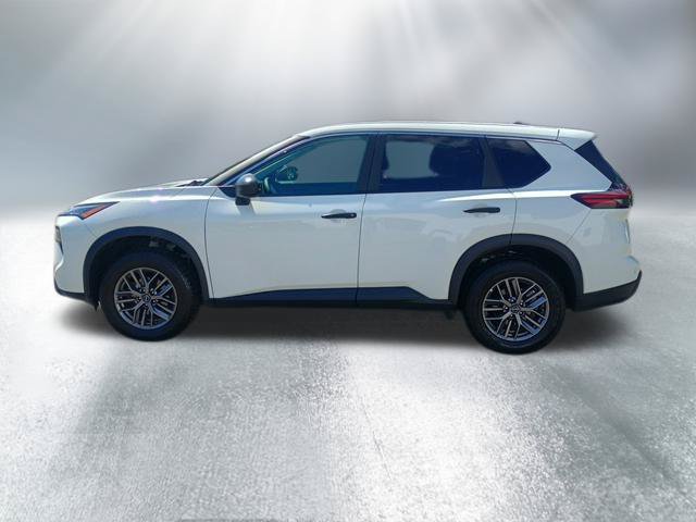 Used 2024 Nissan Rogue S AWD/4WD image 2