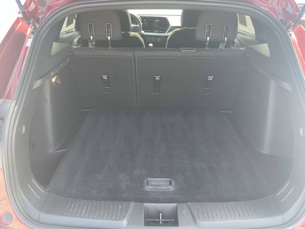 Used 2024 Chevrolet Trax RS w/ Sunroof Package FWD image 11