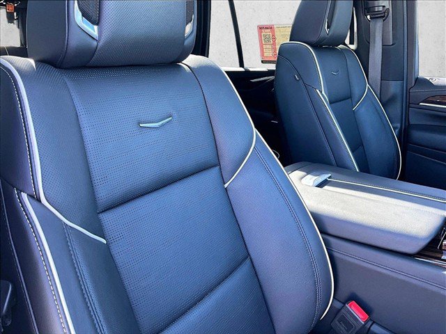 Used 2023 Cadillac Escalade Premium Luxury RWD image 9