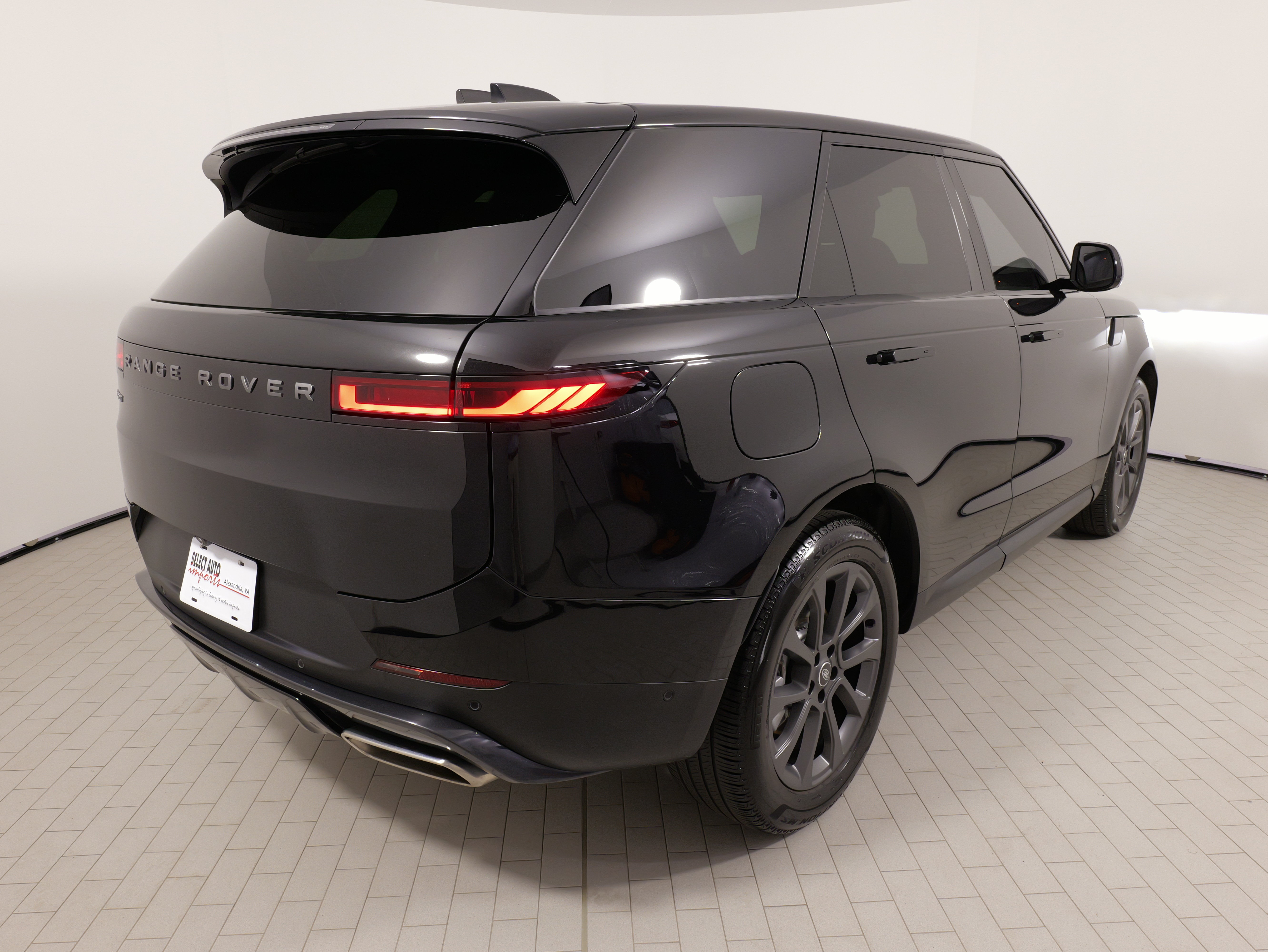 Used 2025 Land Rover Range Rover Sport AWD/4WD image 12