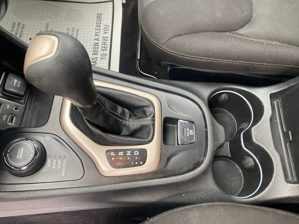 Used 2017 Jeep Cherokee Latitude image 30