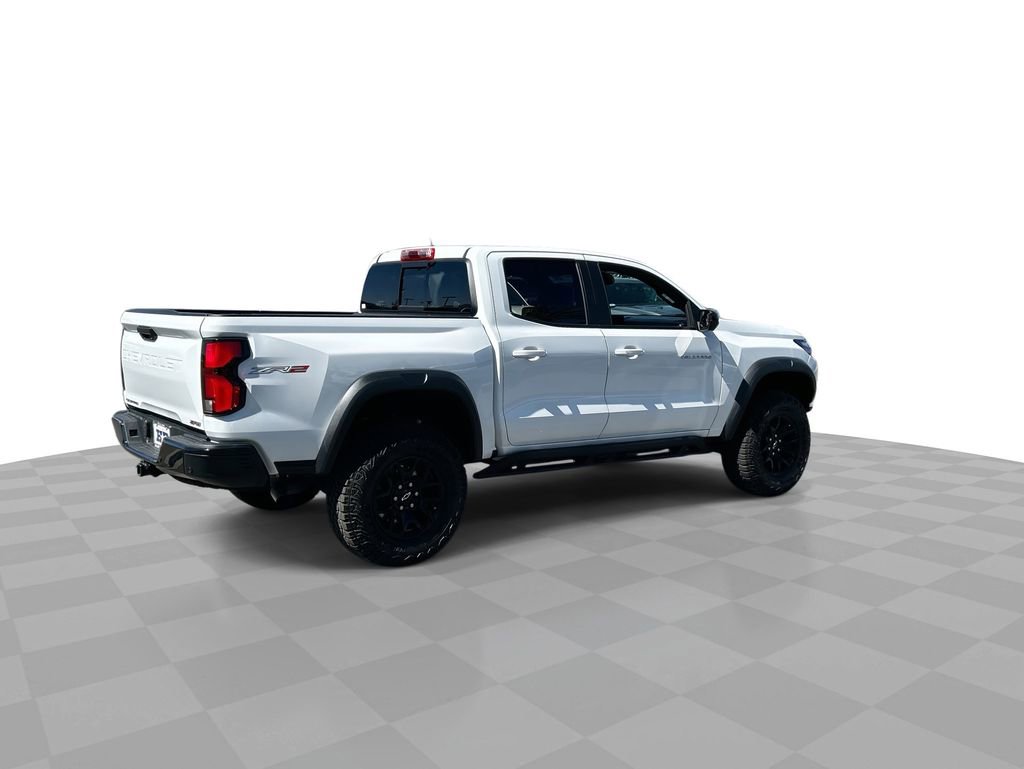 Used 2025 Chevrolet Colorado ZR2 w/ Midnight Edition AWD/4WD image 8