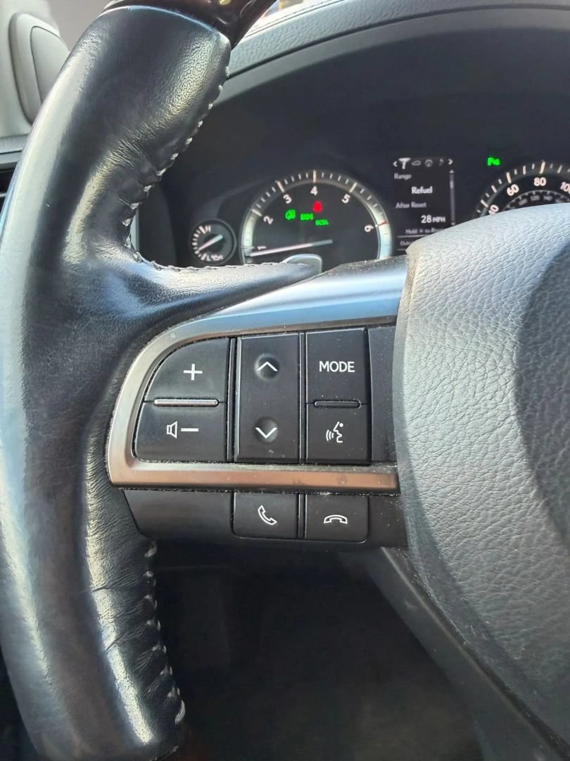 Used 2016 Lexus LX 570 4WD w/ Luxury Package image 24