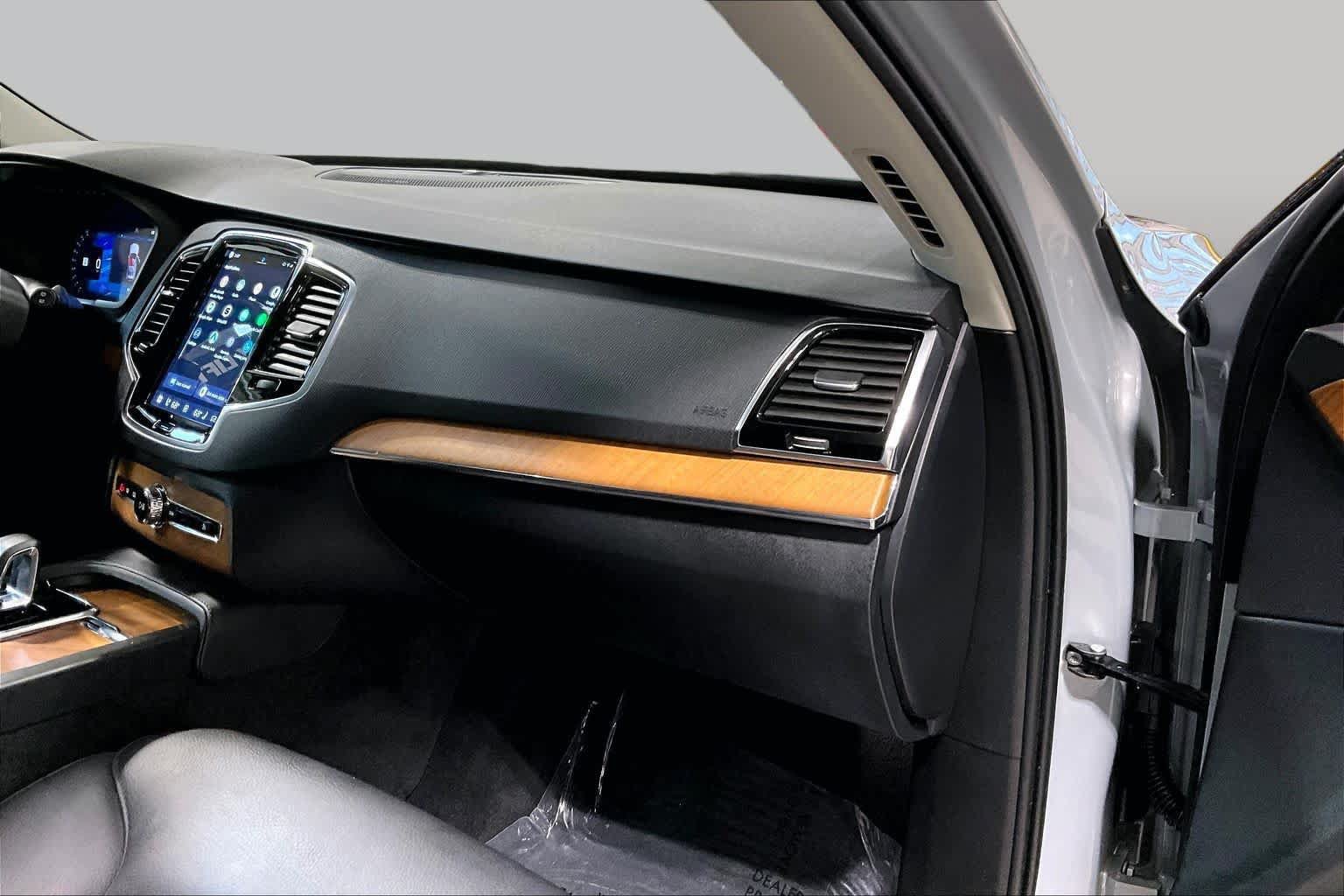 Certified 2024 Volvo XC90 B6 Plus w/ Protection Package Premier AWD/4WD image 18