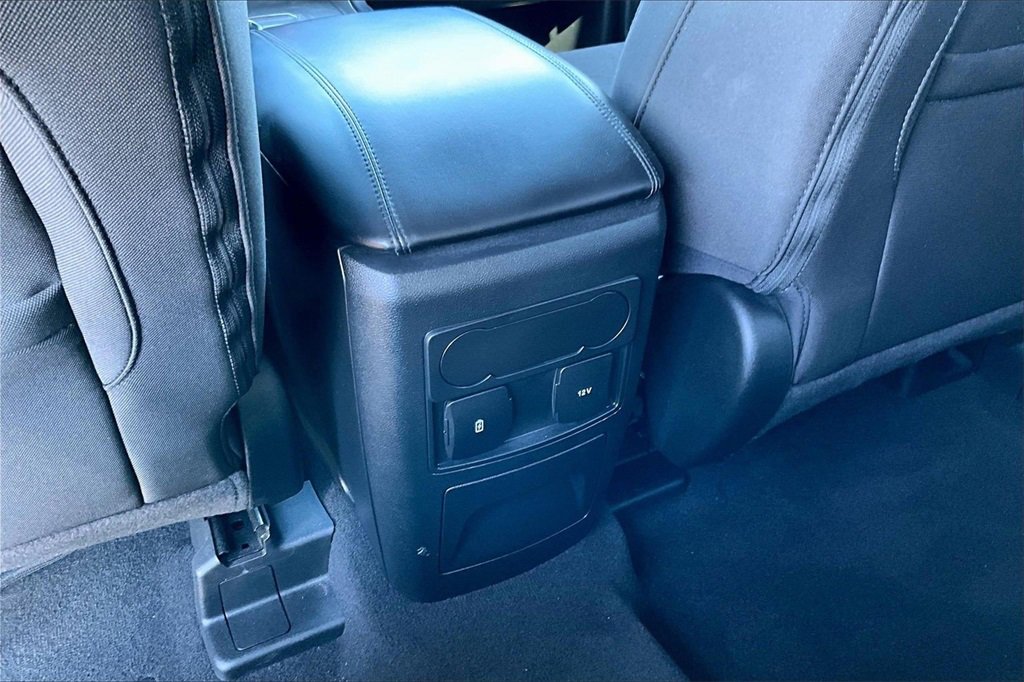 Used 2023 Ford Explorer XLT image 10