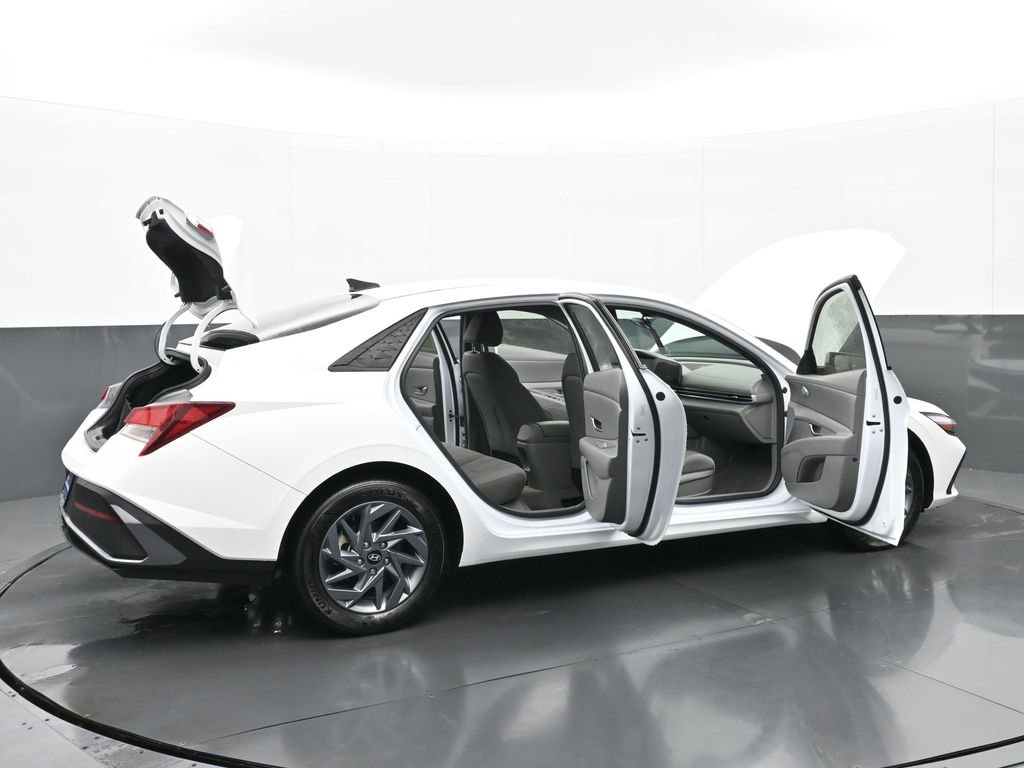 Certified 2024 Hyundai Elantra SEL image 46