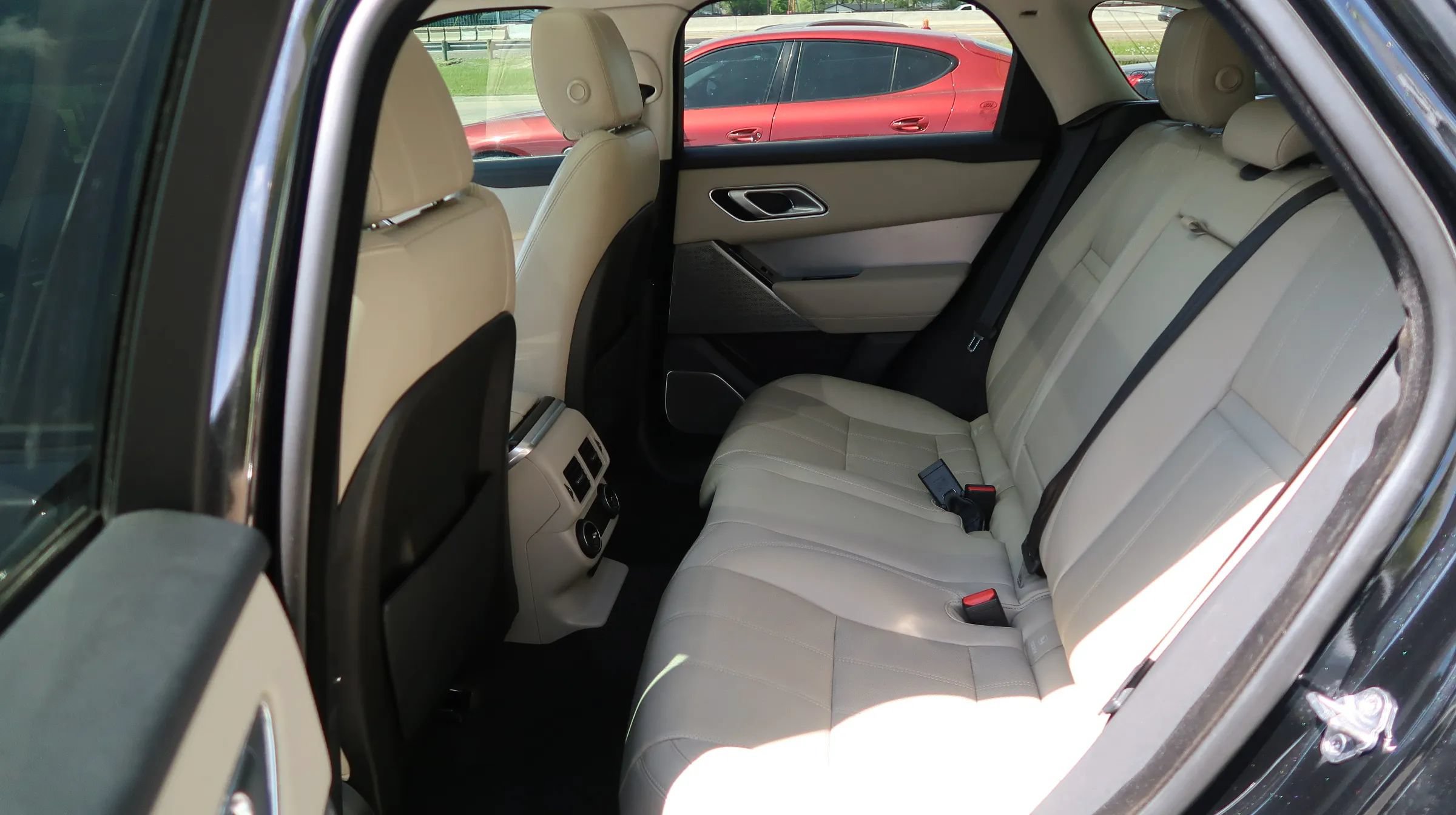 Used 2019 Land Rover Range Rover Velar R-Dynamic SE AWD/4WD image 20