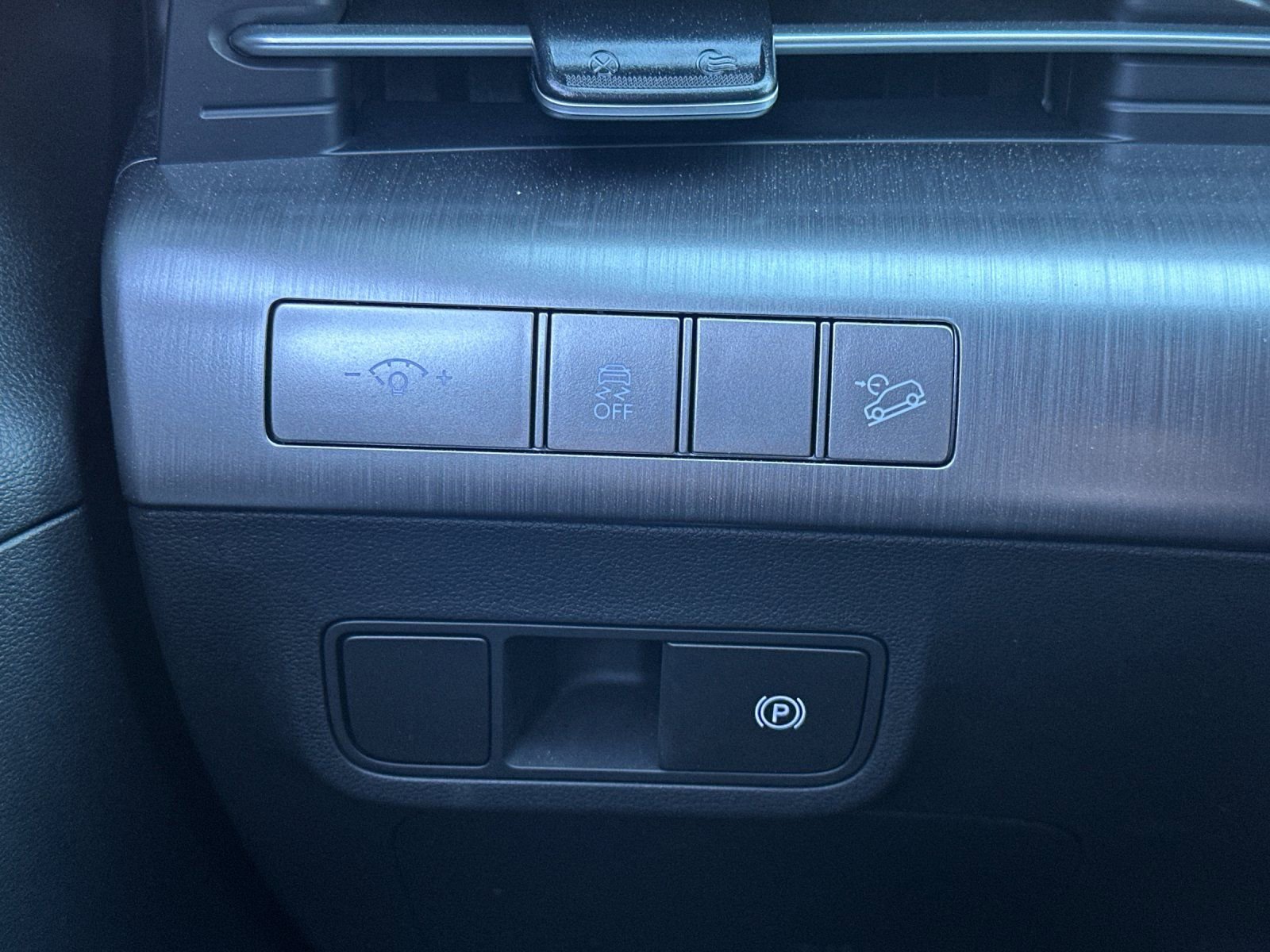 Certified 2025 Hyundai Kona SEL image 30