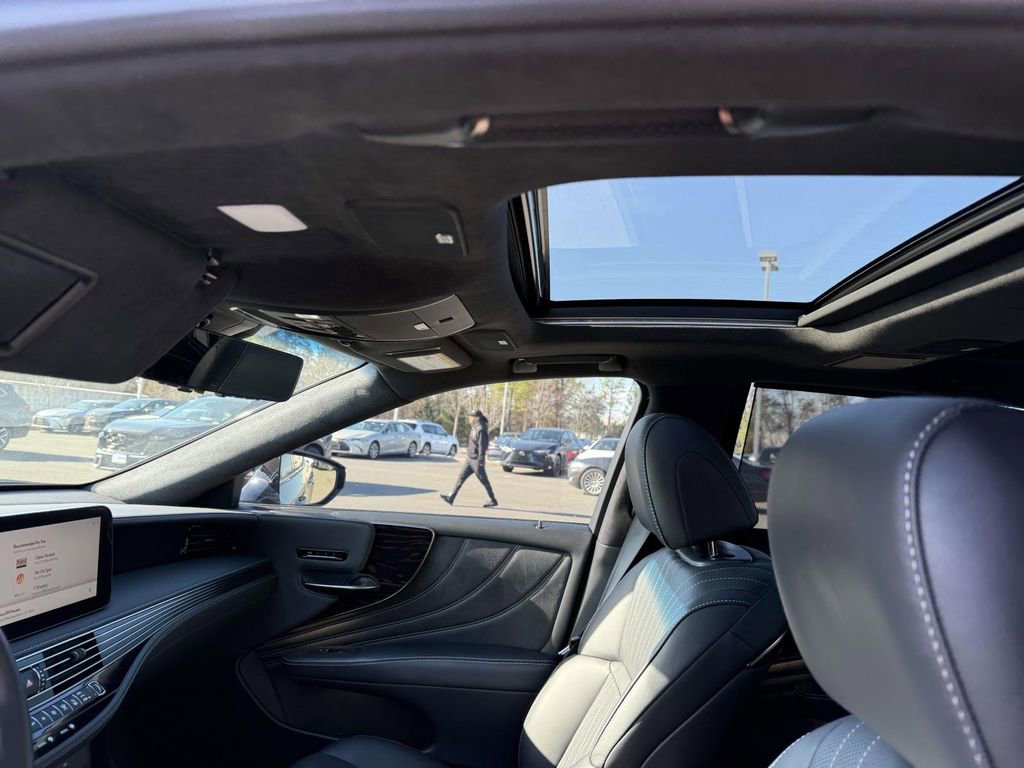 Used 2023 Lexus LS 500 Luxury w/ Luxury Package image 21