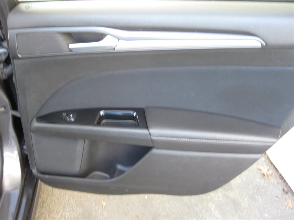 Used 2013 Ford Fusion SE FWD image 30