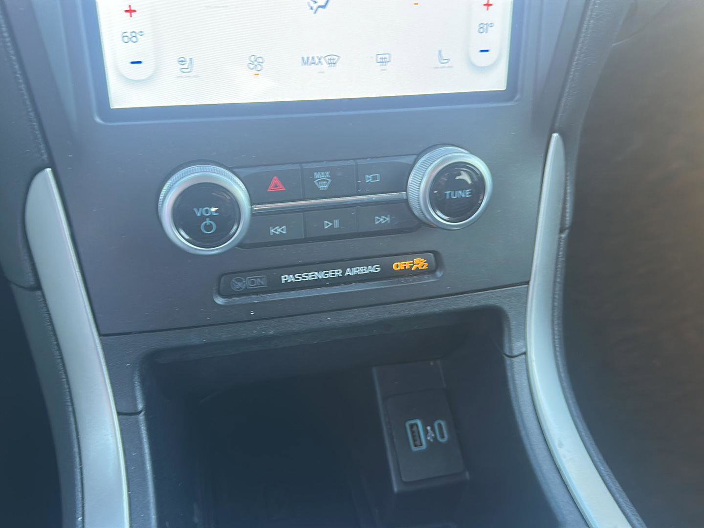 Used 2021 Ford Edge SEL w/ Convenience Package FWD image 17