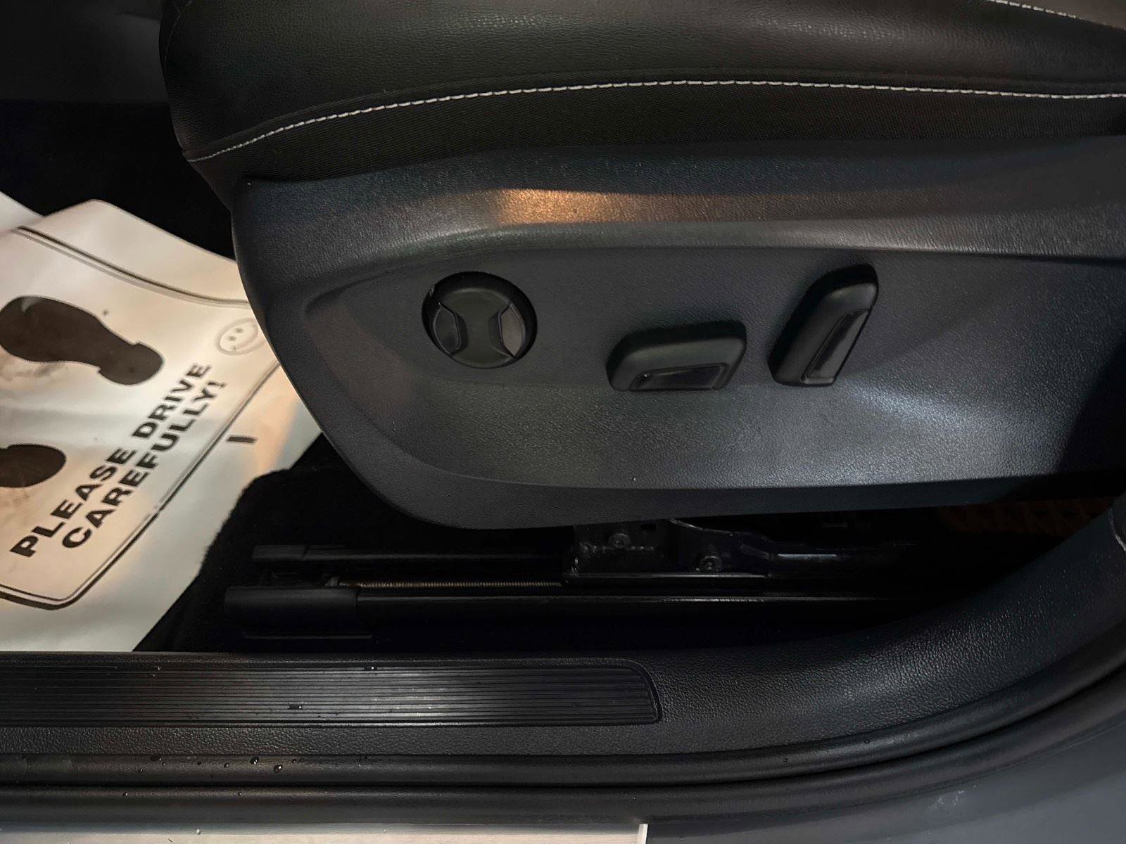 Certified 2022 Volkswagen Taos SE w/ IQ.Drive SE Package image 20