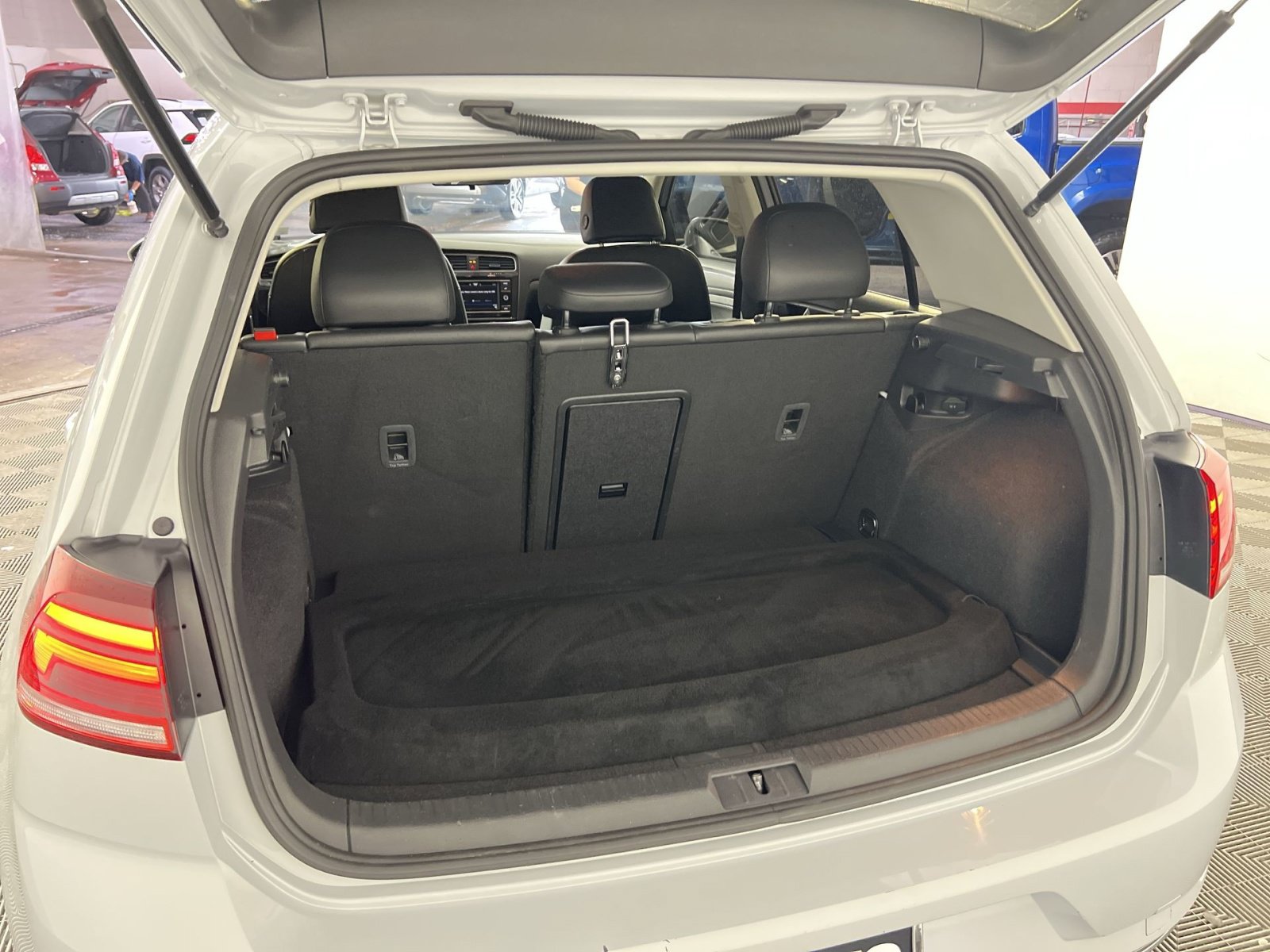 Used 2021 Volkswagen Golf 4-Door FWD image 27