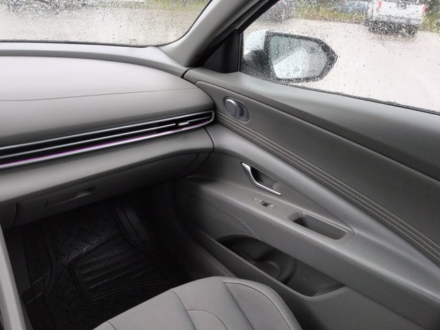 Used 2025 Hyundai Elantra SEL FWD image 15