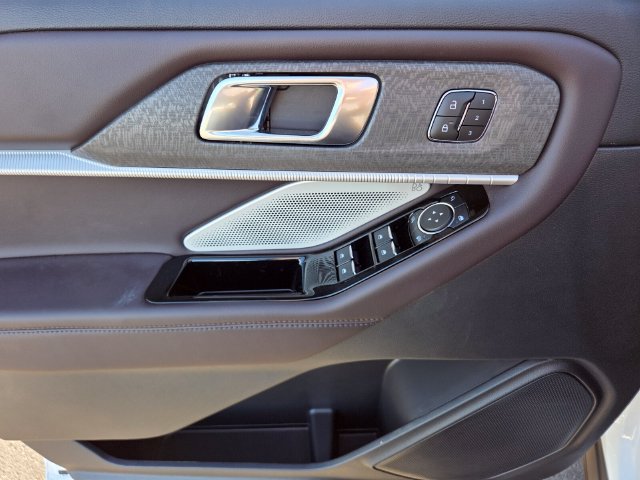 New 2026 Ford Explorer Platinum RWD image 9