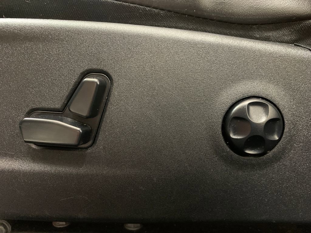 Used 2018 Chrysler 300 S w/ 300S Premium Group image 5