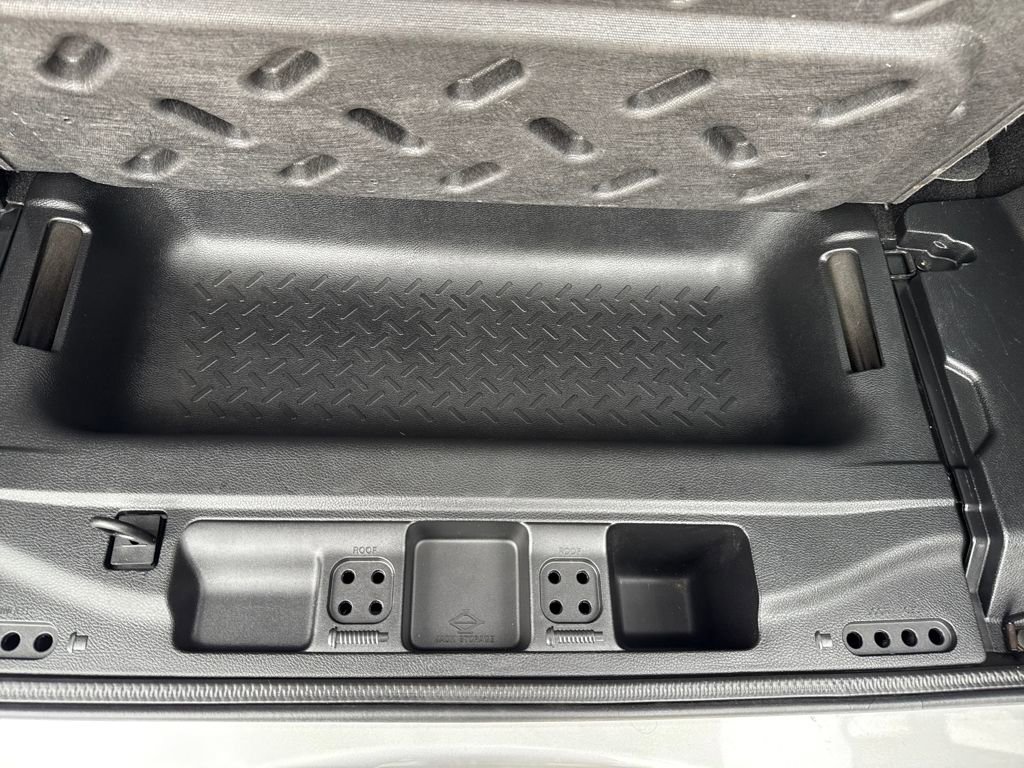 Used 2015 Jeep Wrangler Unlimited Sahara w/ Connectivity Group image 22