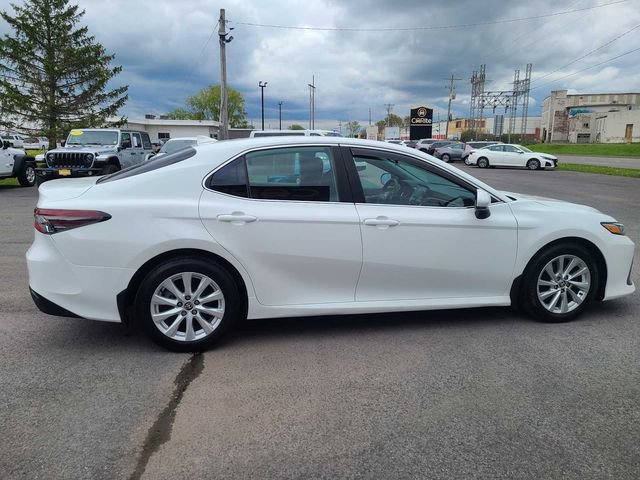 Used 2021 Toyota Camry LE FWD image 6