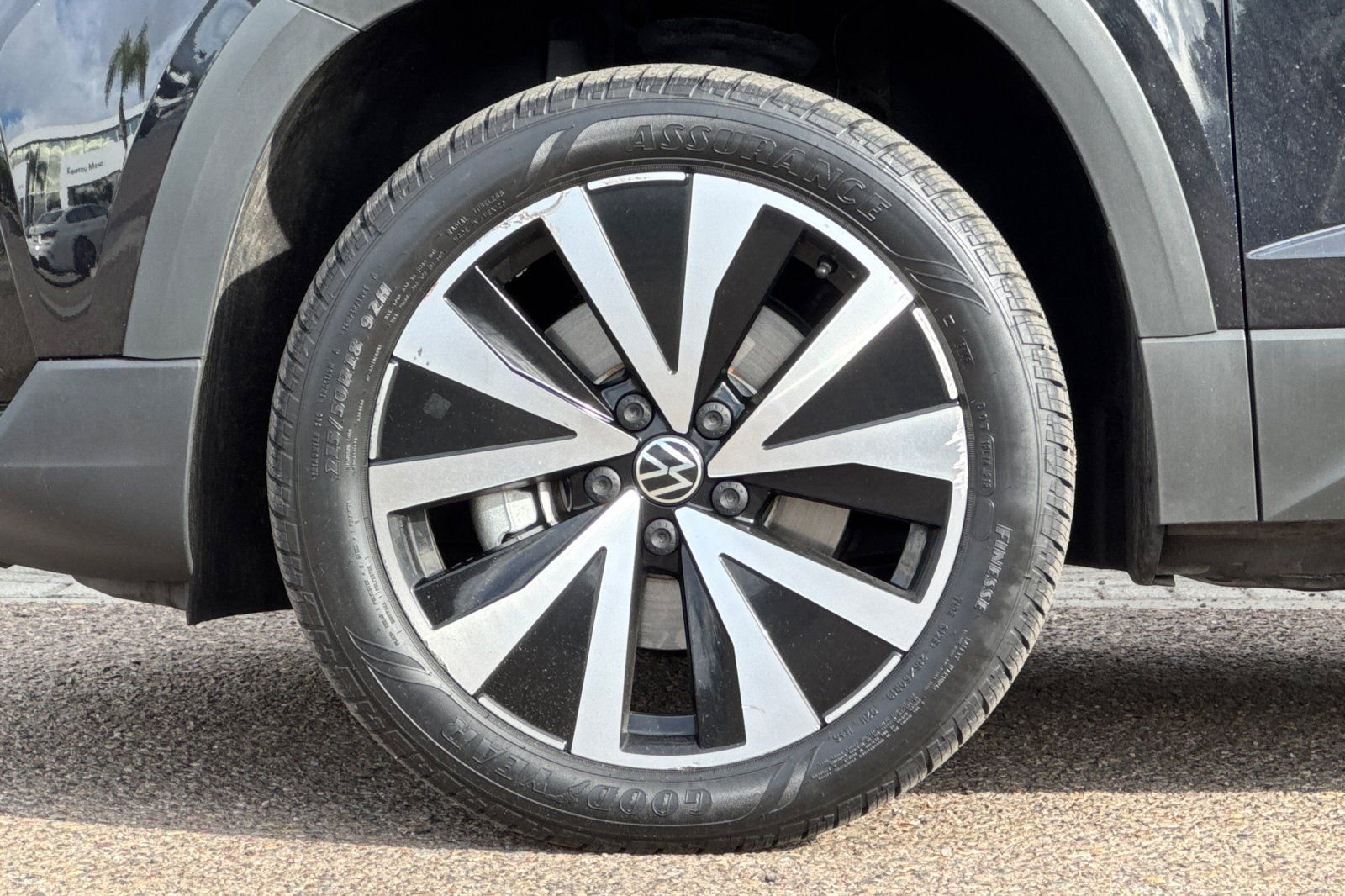 Used 2022 Volkswagen Taos SE image 25