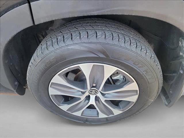 Used 2023 Toyota Highlander XLE image 11