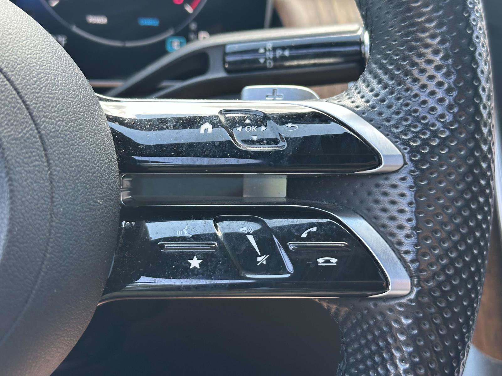 Used 2024 Mercedes-Benz GLC 300 4MATIC w/ AMG Line image 23