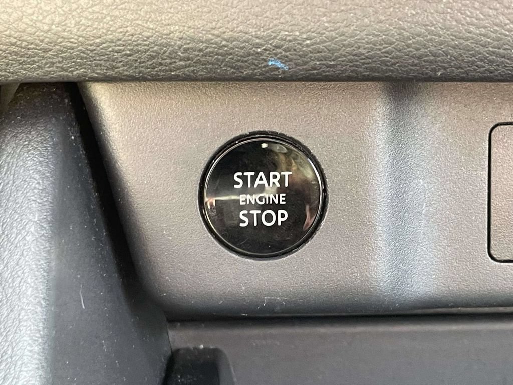 Used 2025 Nissan Rogue SV w/ SV Premium Package FWD image 39