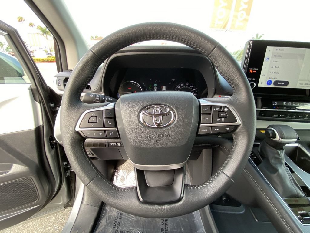 Certified 2026 Toyota Sienna XLE FWD image 27