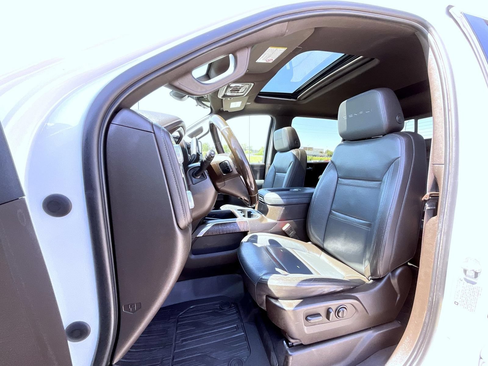 Used 2020 GMC Sierra 2500 Denali w/ Denali Ultimate Package AWD/4WD image 10
