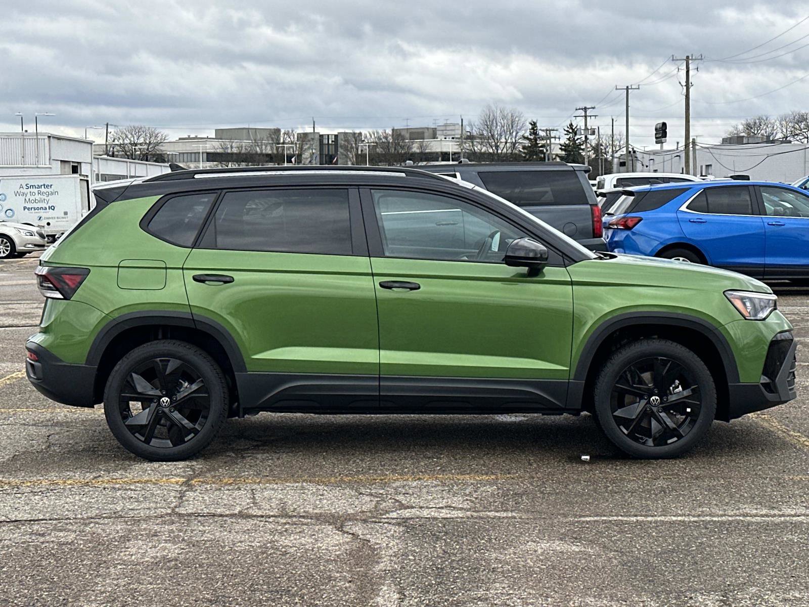 New 2026 Volkswagen Taos SE FWD image 6