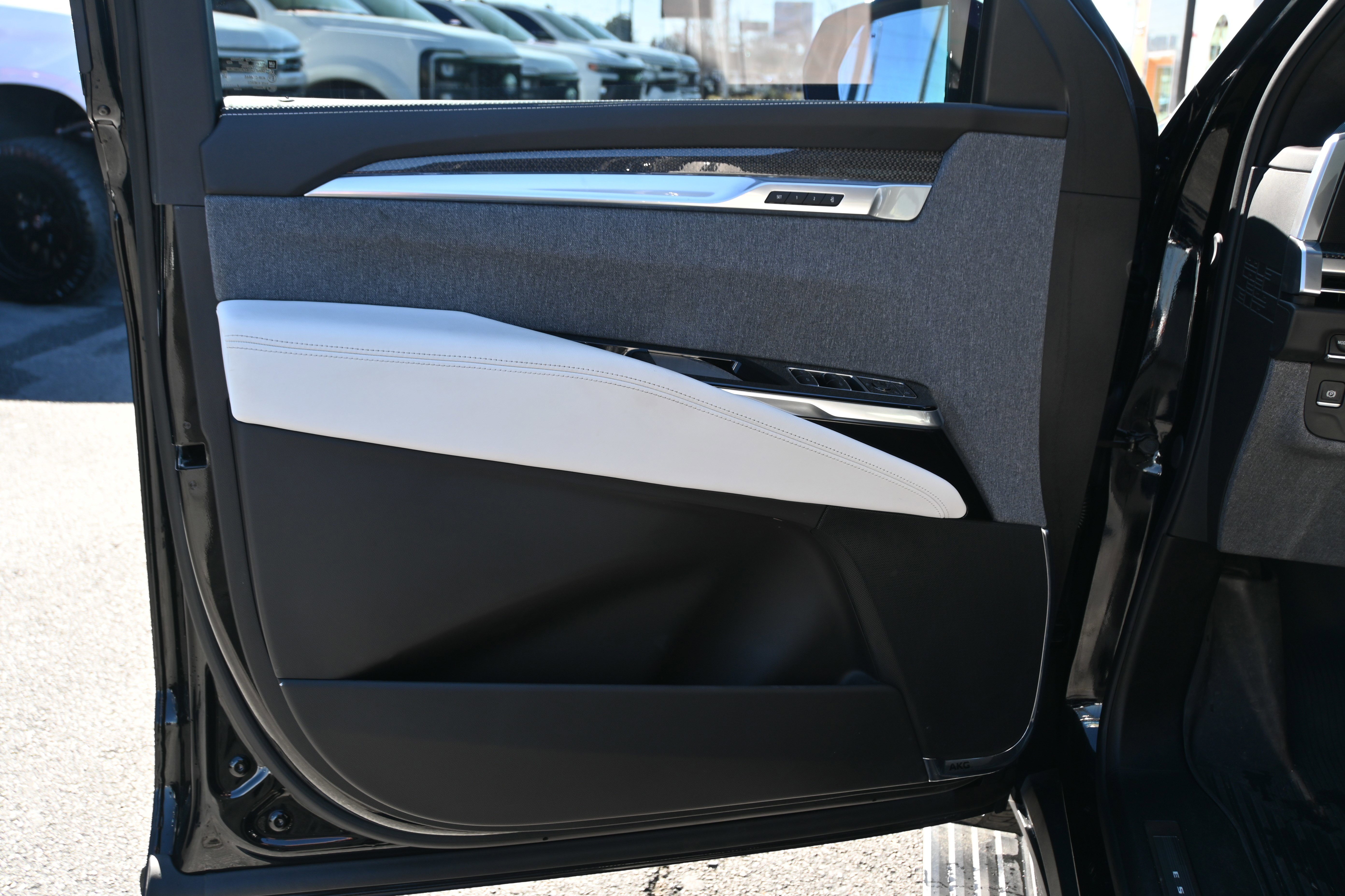 Used 2025 Cadillac Escalade V w/ LPO, Floor Liner Package image 34