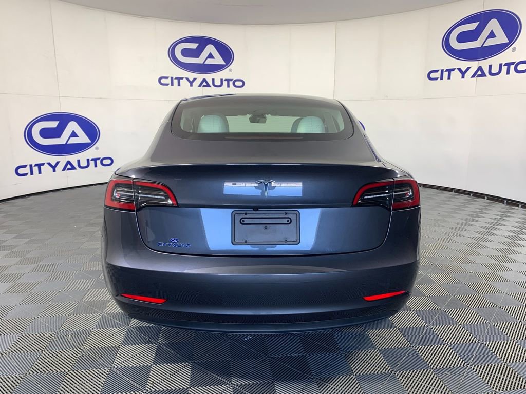 Used 2023 Tesla Model 3 Standard Range image 4
