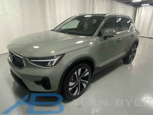 Used 2024 Volvo XC40 B5 Plus w/ Protection Package Premier