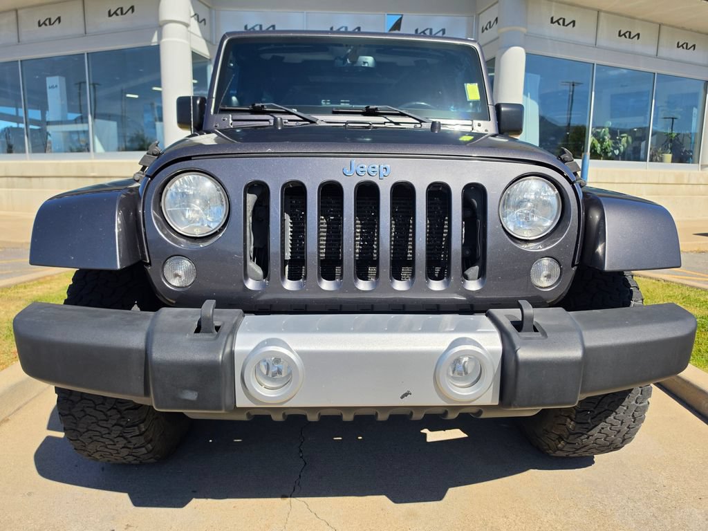 Used 2014 Jeep Wrangler Unlimited Sahara w/ Max Tow Package AWD/4WD image 2