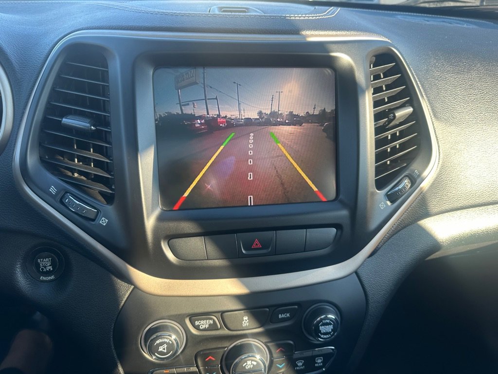 Used 2015 Jeep Cherokee Limited image 26