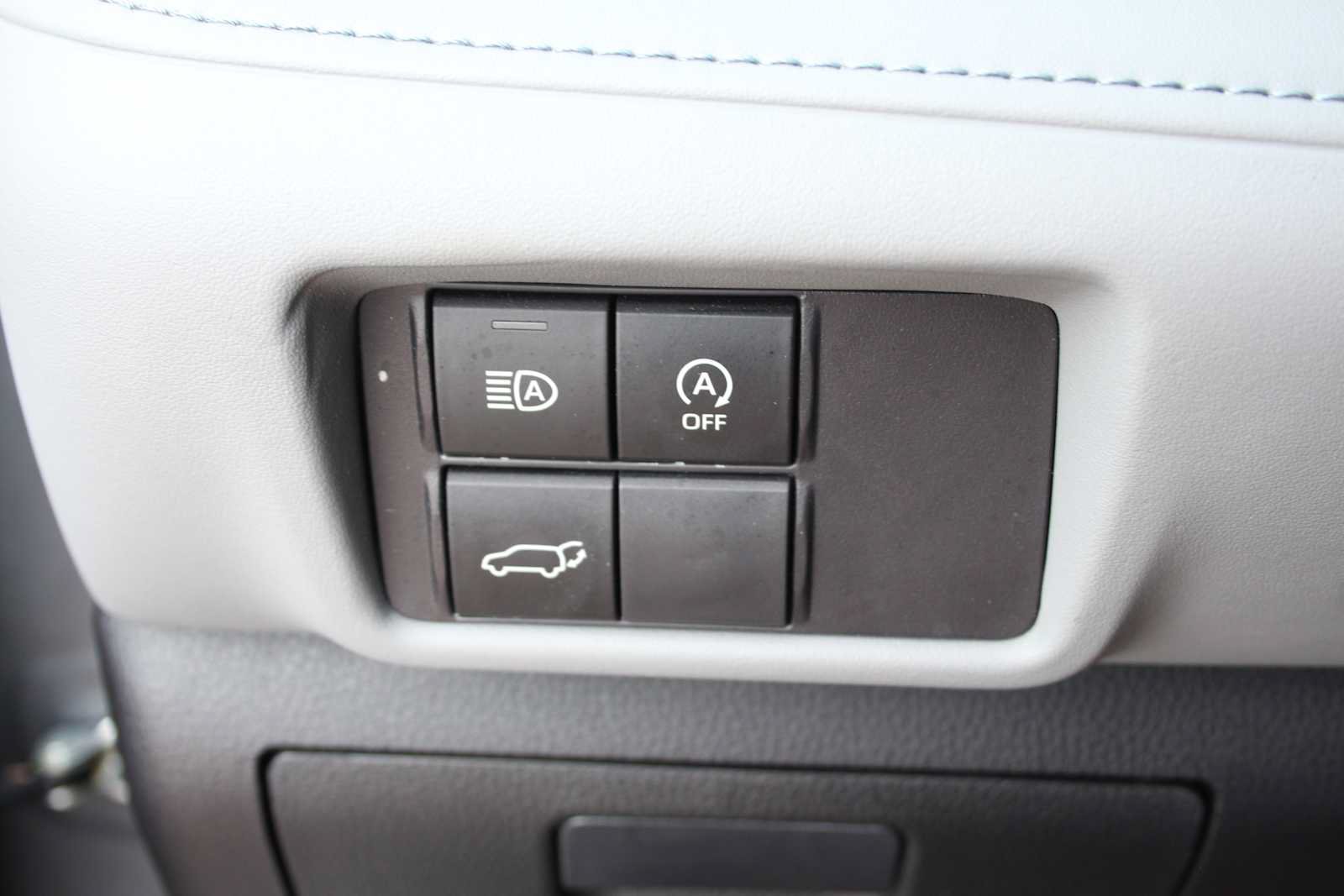 Used 2023 Toyota Highlander LE AWD/4WD image 33