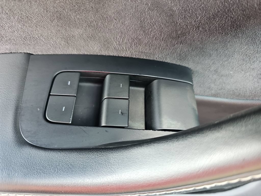 Used 2024 Tesla Model Y Long Range AWD/4WD image 27